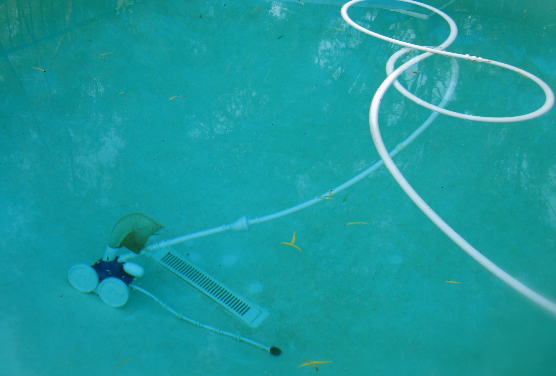 ROBOTIC POOL CLEANER 2